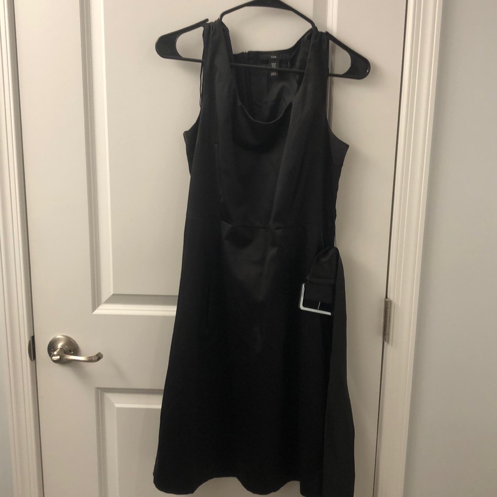 LBD with thick waist belt